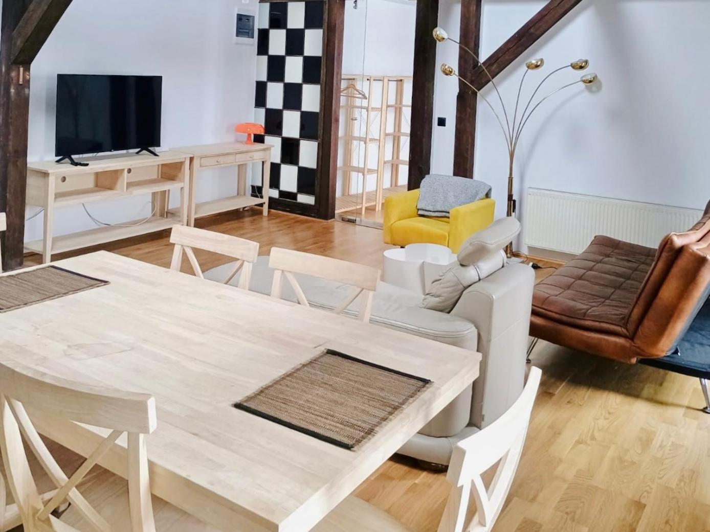 Apartamenty Stara Winiarnia Валч Экстерьер фото